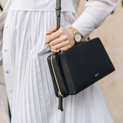 KYT Diabetes Bags – Woman wearing SideKYT crossbody handbag